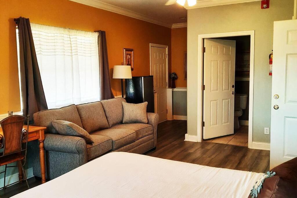 Little River Guest House At Tennessee Riverplace ชัททานูกา ภายนอก รูปภาพ